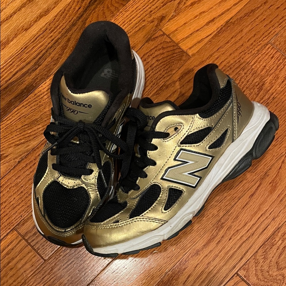 New Balance 990 Sneakers - Black and Gold